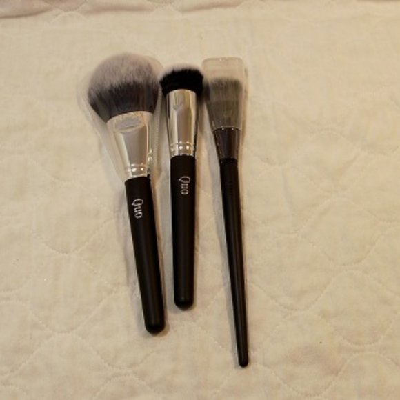 QUO makeup brushes: Foundation + Powder + Buffer - Picture 1 of 4